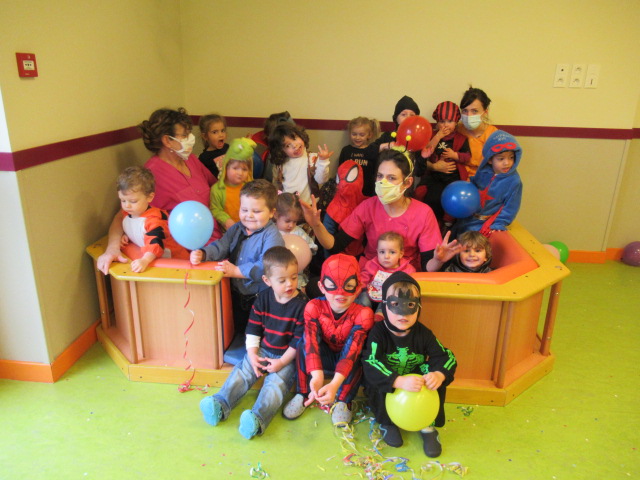 Photo Enfants en activité Crèche Les Poussins