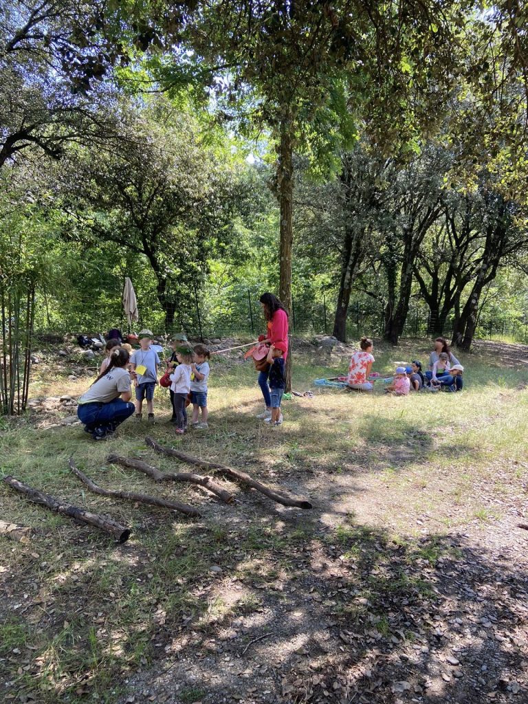 Dehors les enfants du Pays des Vans en Cévennes !