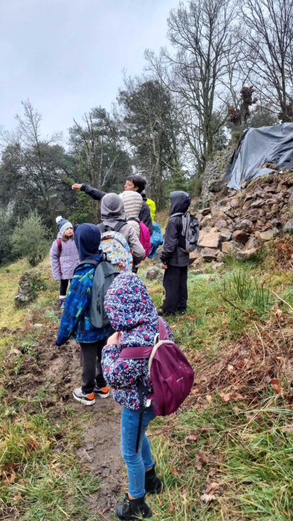 Photo Les Balladins année 2025 avec Anaïs du Parc Naturel Régional des Monts de l'Ardèche