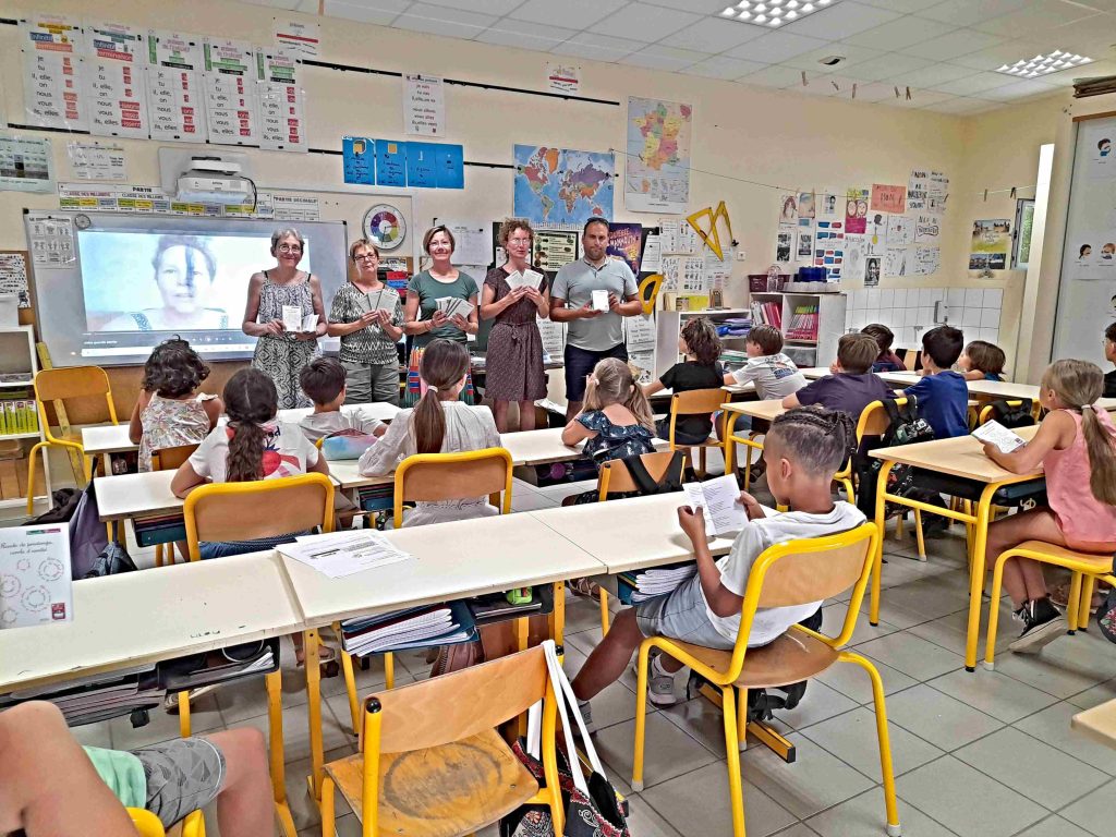 Photo de la remise du prix littéraire 2026 à l'école de Gravières
