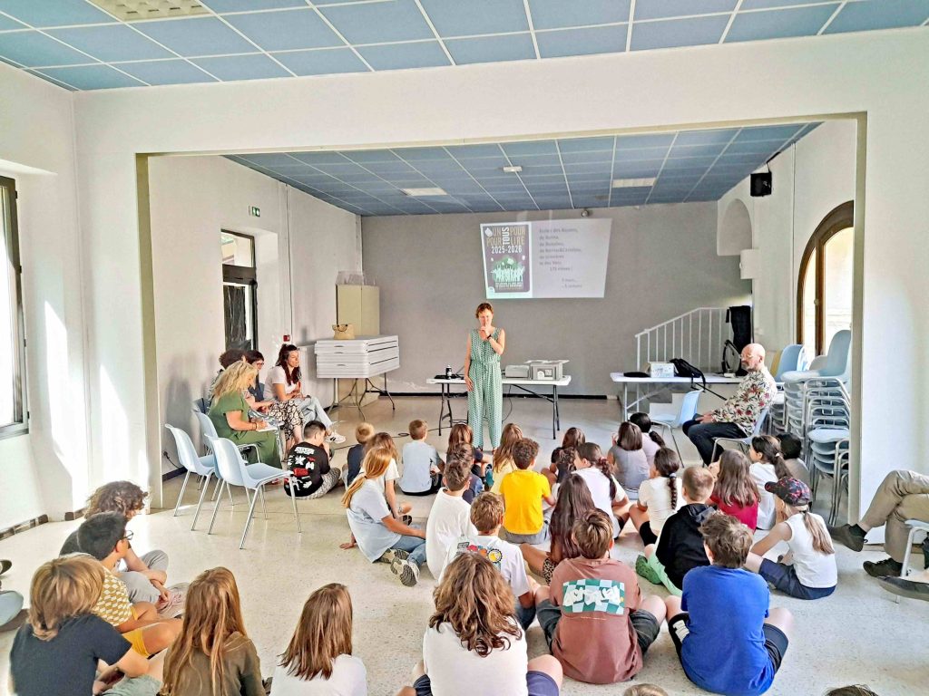 Photo 2 de la remise du prix littéraire 2026 à l'école des Vans