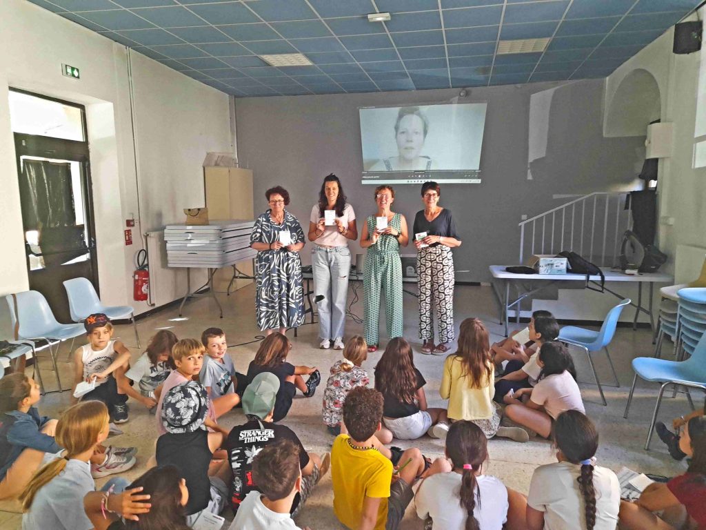 Photo 1 de la remise du prix littéraire 2026 à l'école des Vans