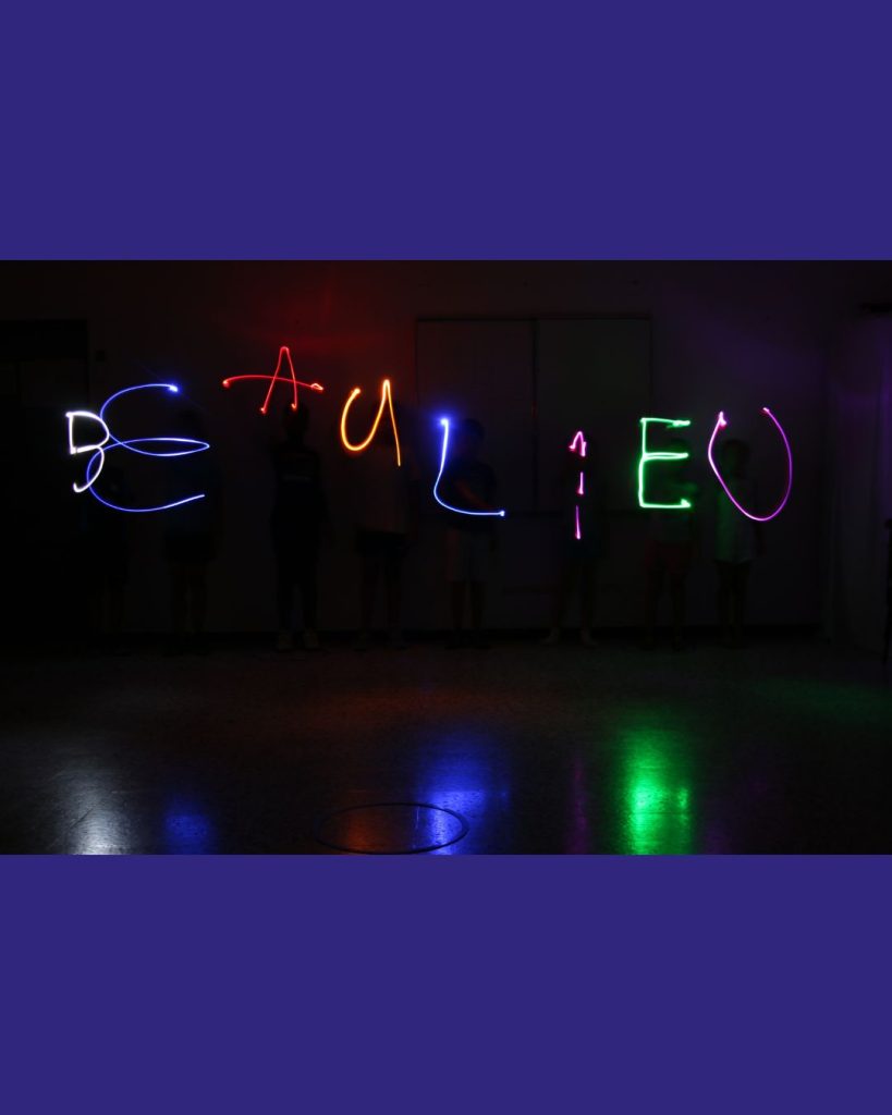 Deuxième photo des enfants de l'accueil de loisirs, été 2026, animation light painting